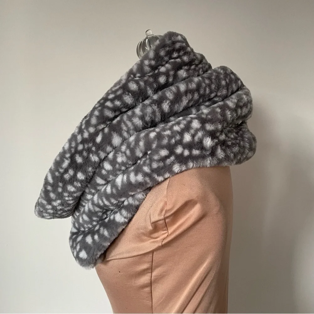 Anthropologie Sleeping On Snow Ingrid Leopard Faux Fur Gray Infinity Scarf NWT